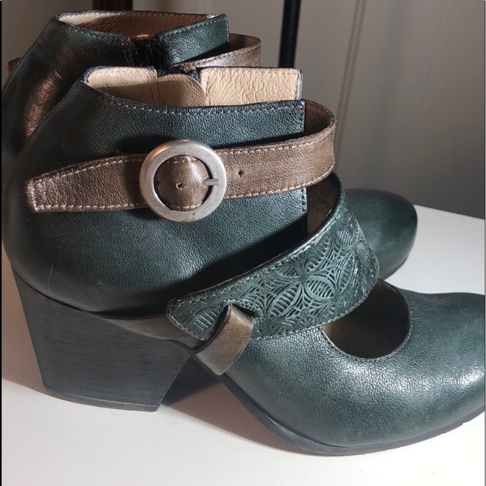 Miz Mooz Size 6